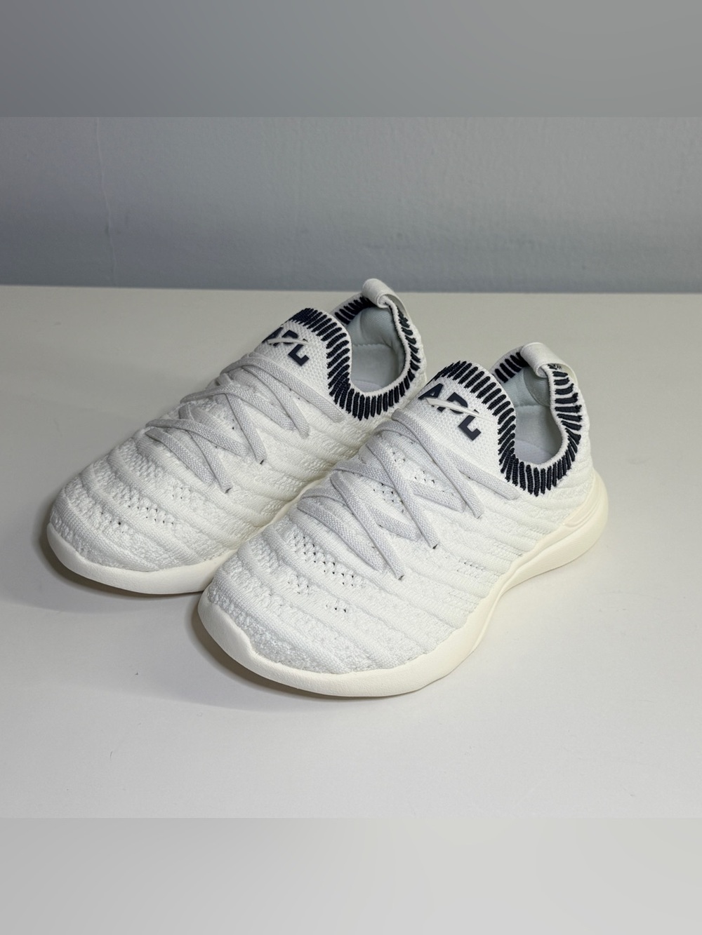 APL TechLoom Wave Kids Shoes Size 10 Ivory/Iron Ribbed – Brand New in Box